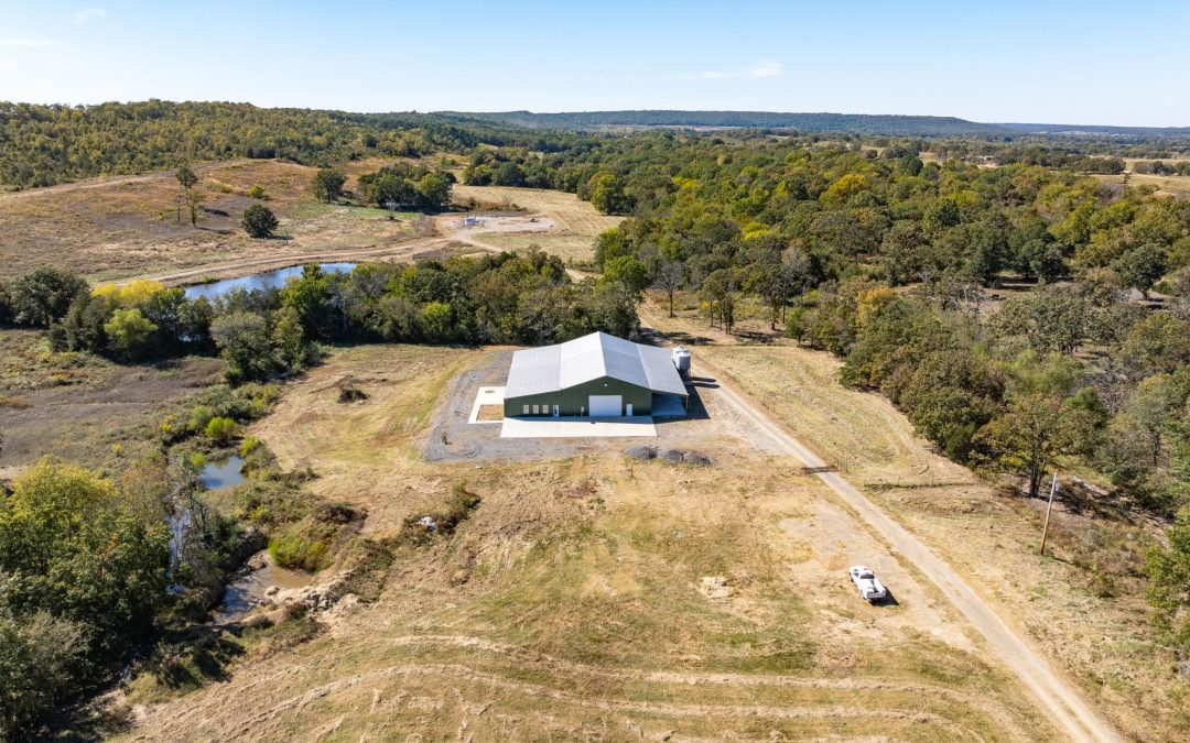 REAL ESTATE AUCTION (HUNTING LODGE AND ACREAGE) – NOVEMBER 26th @ 11:00 AM This property will be open for viewing on Saturday, Nov. 23rd from 10 AM – Noon